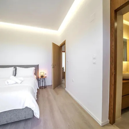 Marian With Private Swimming Pool & Jacuzzi Villa