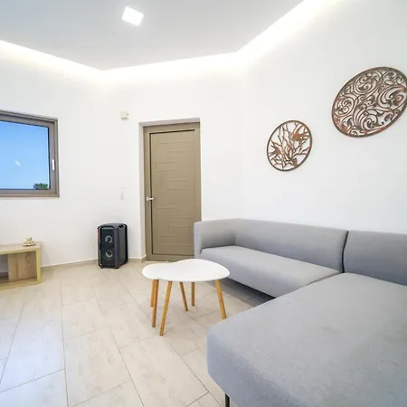 Marian With Private Swimming Pool & Jacuzzi