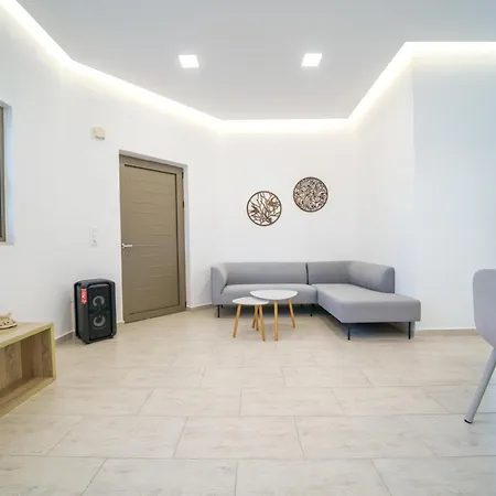 Marian With Private Swimming Pool & Jacuzzi Villa