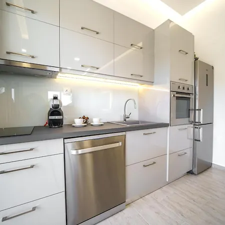 Marian With Private Swimming Pool & Jacuzzi Villa *
