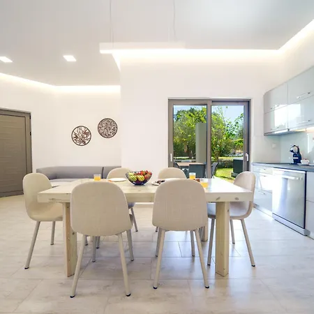 Villa Marian With Private Swimming Pool & Jacuzzi Georgioupoli