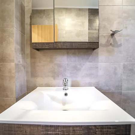 Marian With Private Swimming Pool & Jacuzzi Villa *
