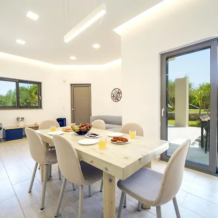 Villa Marian With Private Swimming Pool & Jacuzzi *