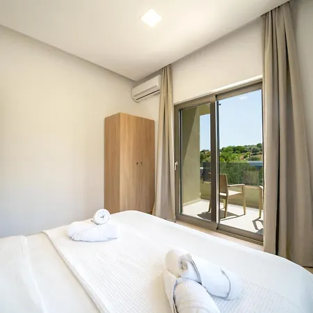 Marian With Private Swimming Pool & Jacuzzi *