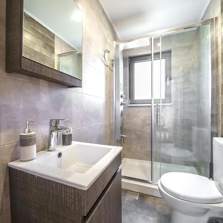 Marian With Private Swimming Pool & Jacuzzi Villa *