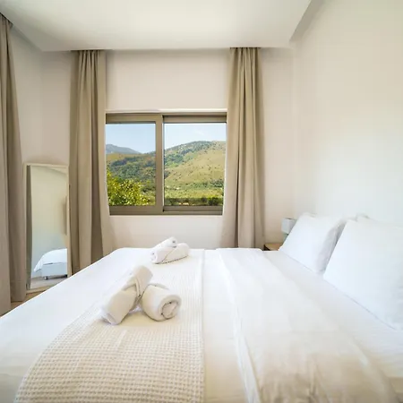 Marian With Private Swimming Pool & Jacuzzi Villa