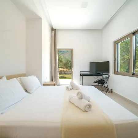 Marian With Private Swimming Pool & Jacuzzi * Georgioupoli