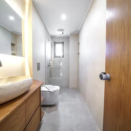 Marian With Private Swimming Pool & Jacuzzi Villa *