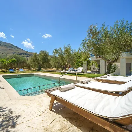 Villa Marian With Private Swimming Pool & Jacuzzi Georgioupoli