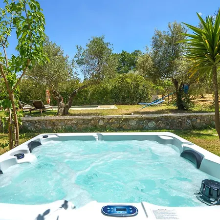 Marian With Private Swimming Pool & Jacuzzi Villa