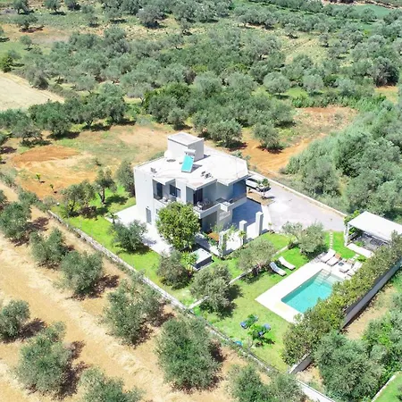 Marian With Private Swimming Pool & Jacuzzi Villa *